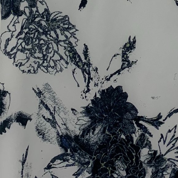 Babaton Sleeveless Floral Blouse - Medium - Picture 3 of 3